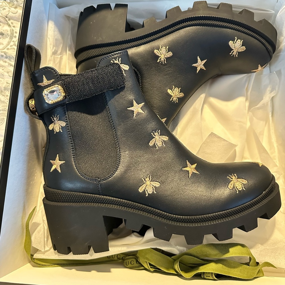 NWT GUCCI Calfskin Bee Star Embroidered Ankle Boots size 38.5 Black Bee US 8.5